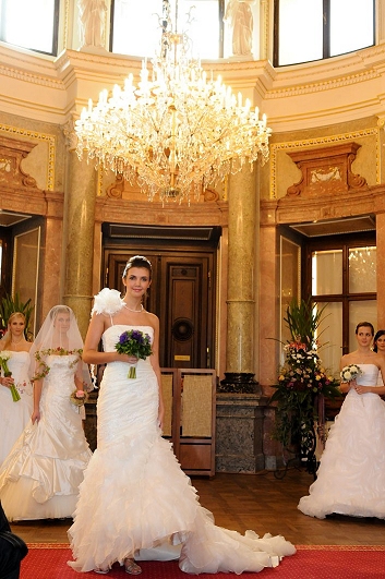 Svatební veletrh 2010 – nevěsta pod lustrem