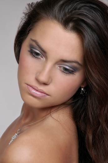 Svatební líčení – tmavovláska smoky eyes